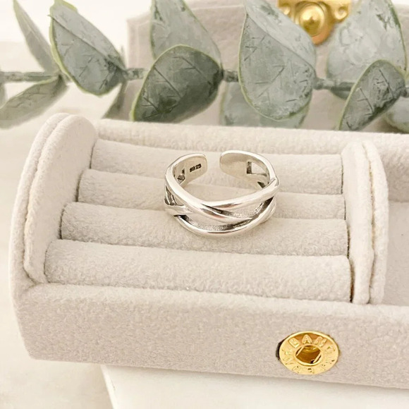 925 Sterling Silver Criss Cross Ring Minimalist Layer Ring Stackable Ring Band - Picture 3 of 8